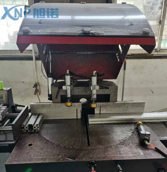 工業鋁型材切割.jpg 工業鋁型材切割.jpg